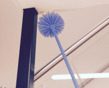 The Cobwebber Cobweb Broom